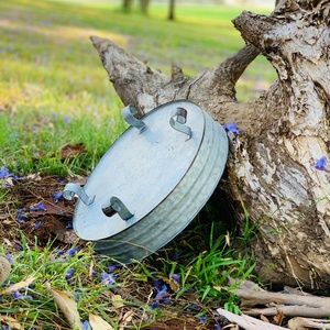 Galvanized Round Metal Tray with Legs